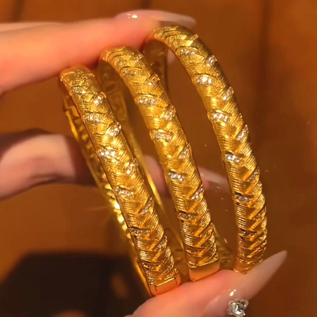 Julia Bangle | 24k Gold Plated