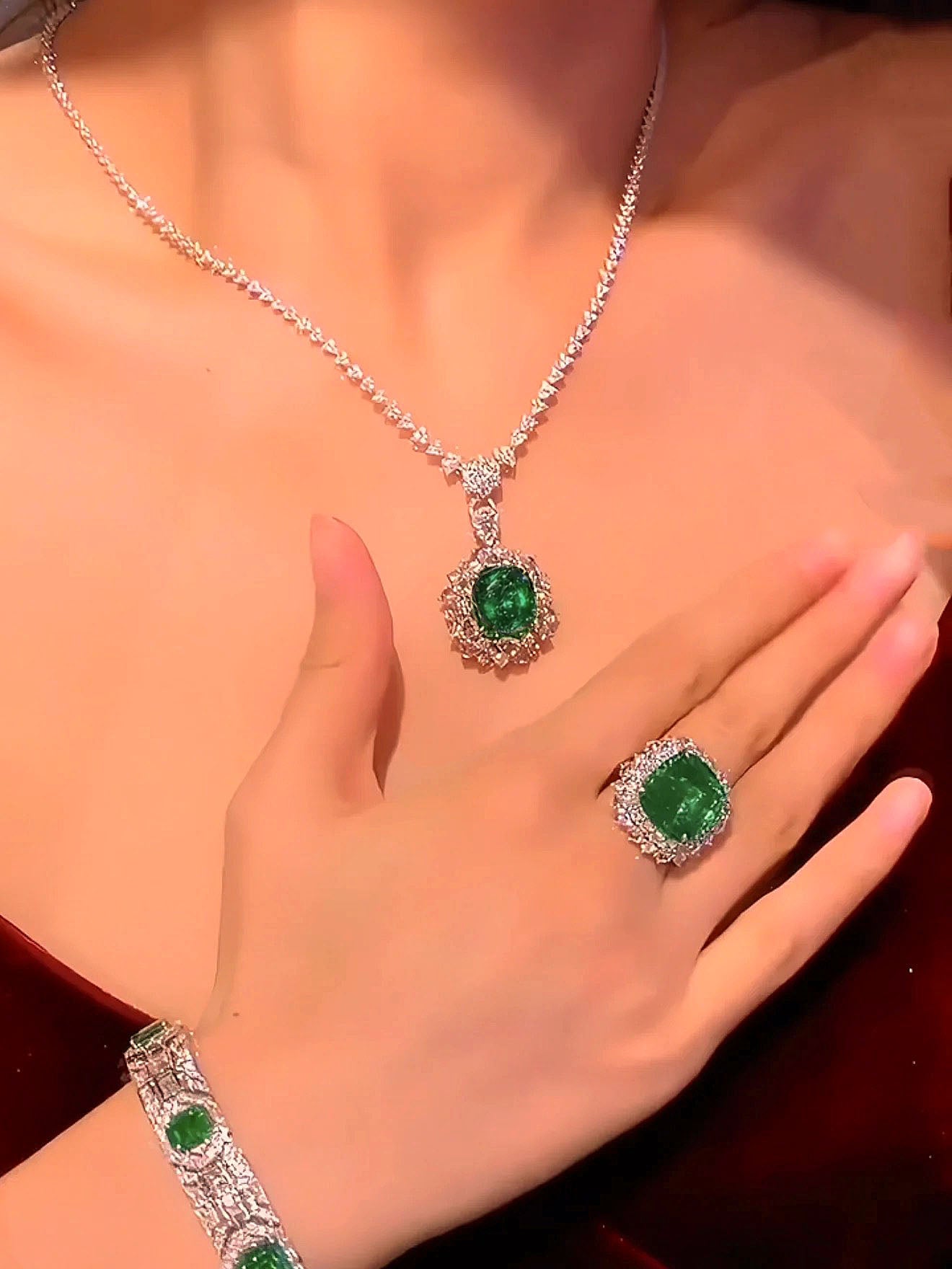 Isadora Necklace Set