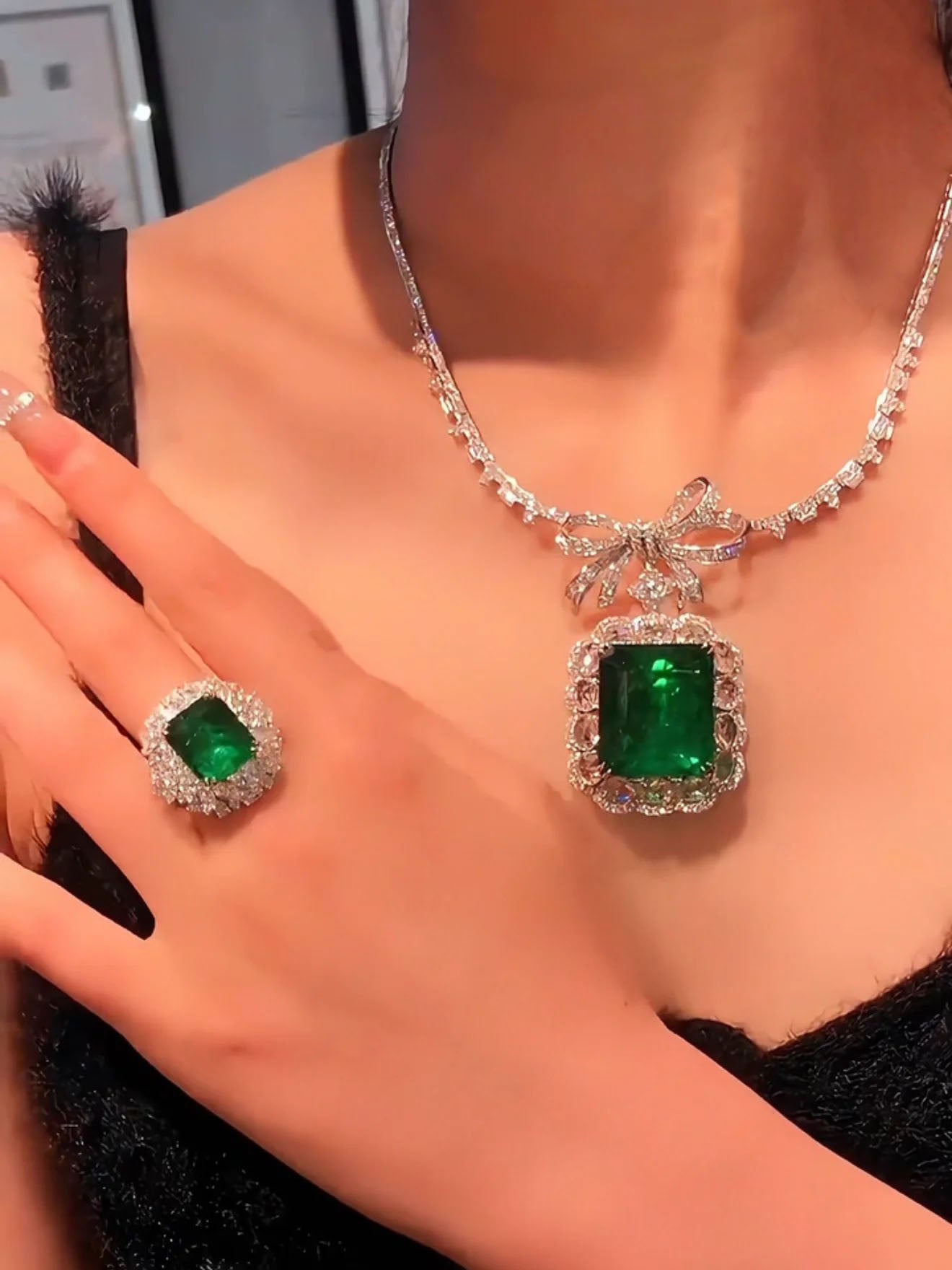 Alverna Necklace Set
