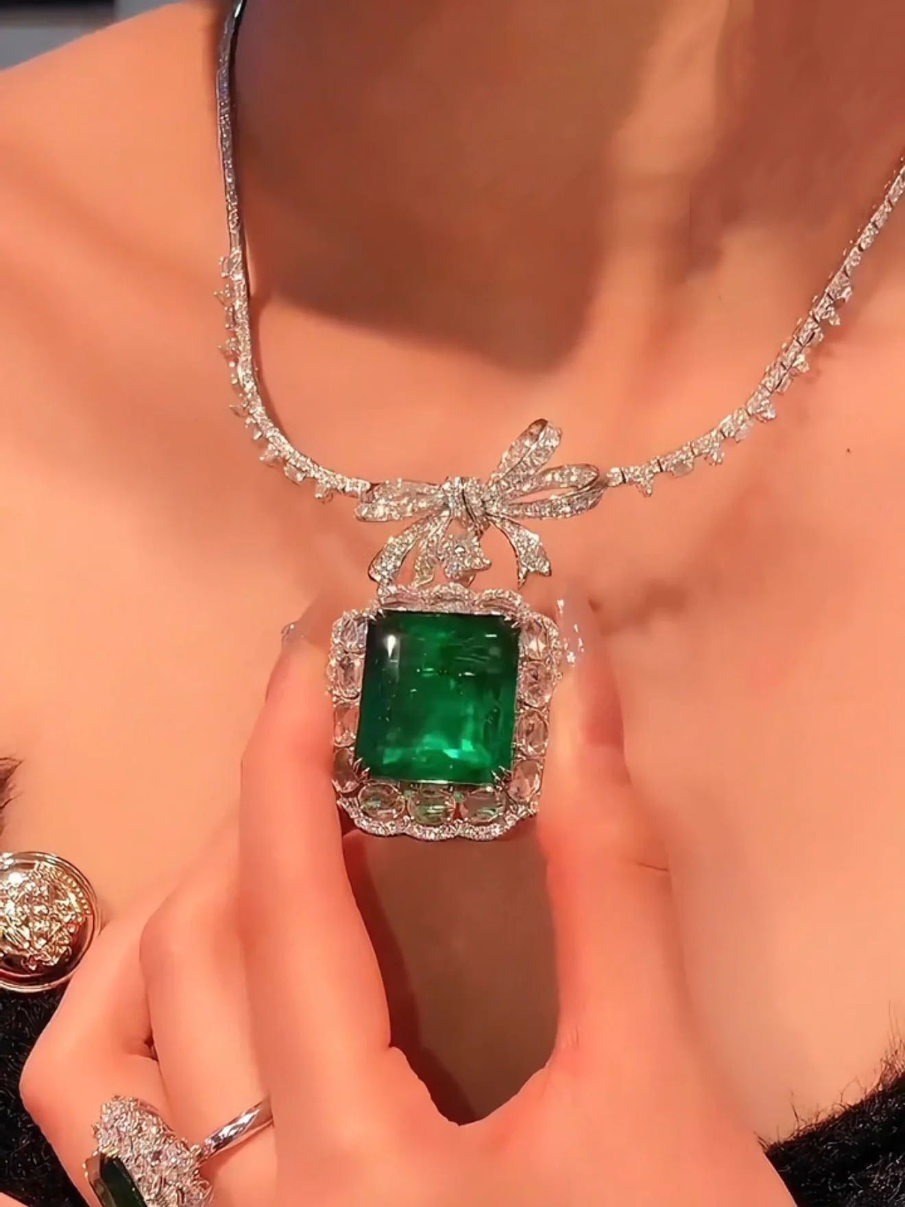 Alverna Necklace Set