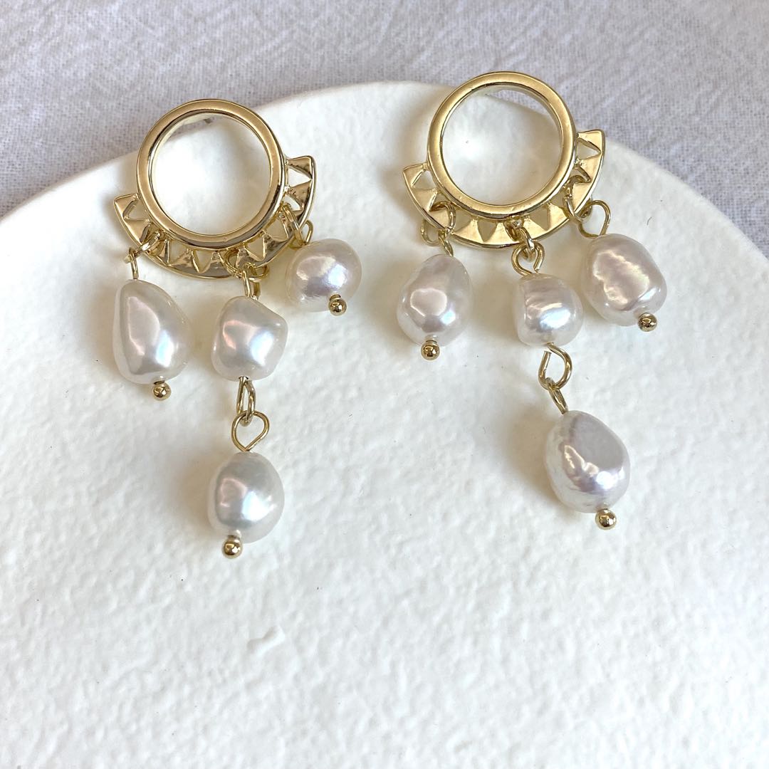 Alectrona Earrings