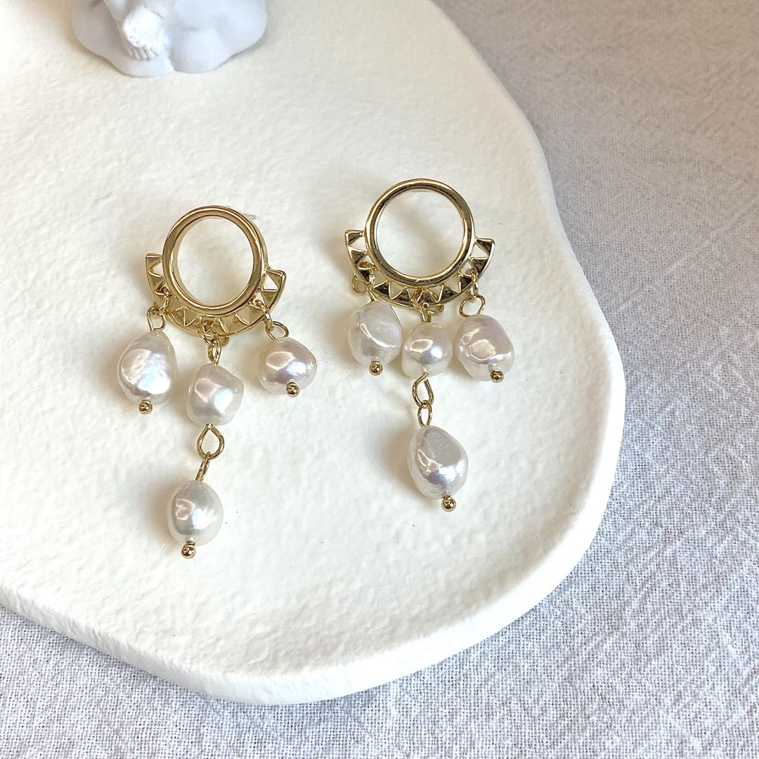 Alectrona Earrings
