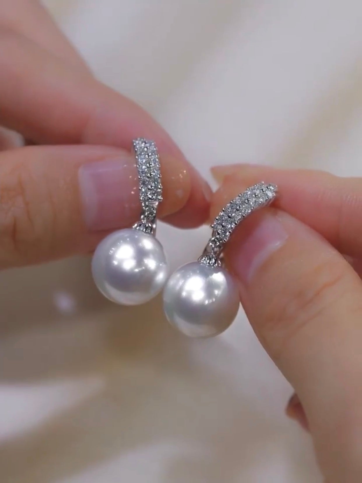 Moxlan Pearl Earrings