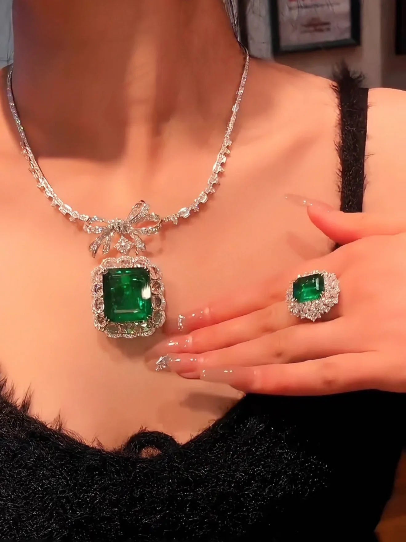 Alverna Necklace Set