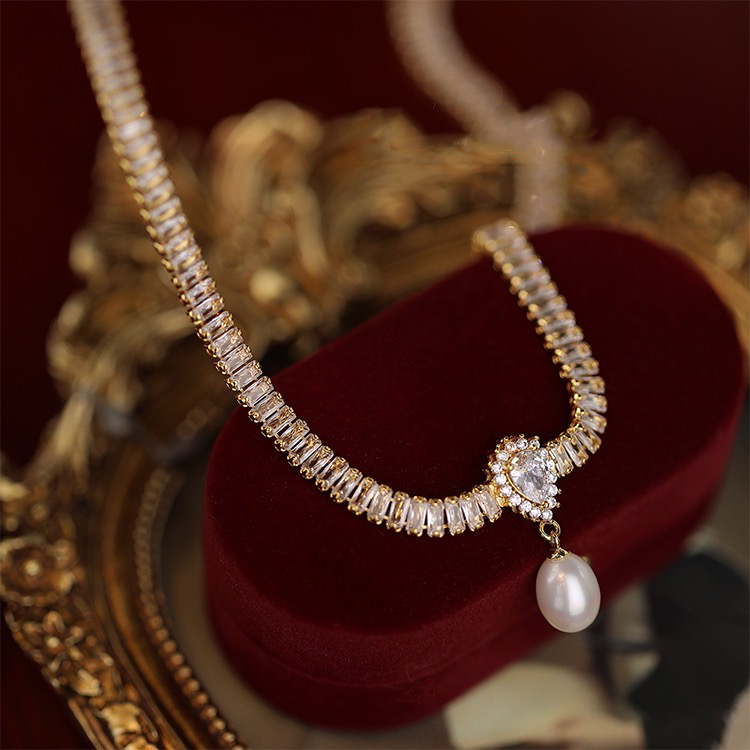 Chenoa Pearl Necklace | 18k Gold Plated